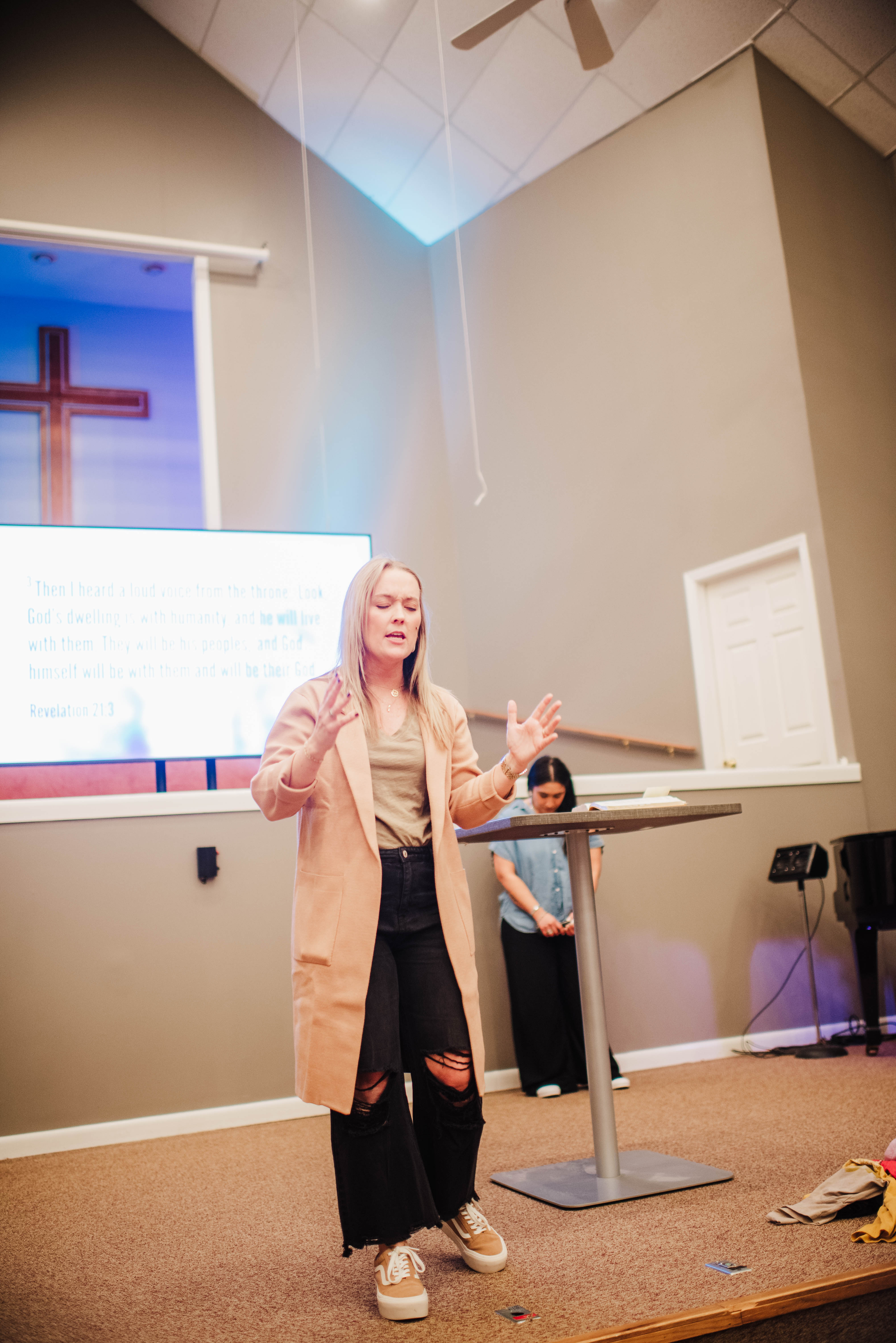 Shea Pirtle speaking at a women's event